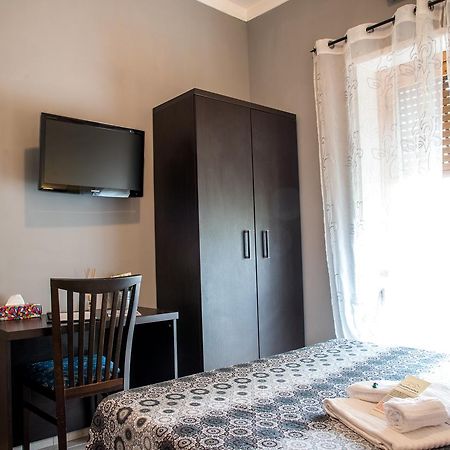 Guest House Park Valmontone Bagian luar foto
