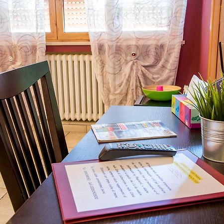 Guest House Park Valmontone Bagian luar foto