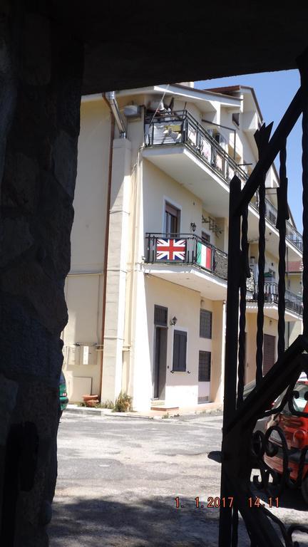 Guest House Park Valmontone Bagian luar foto