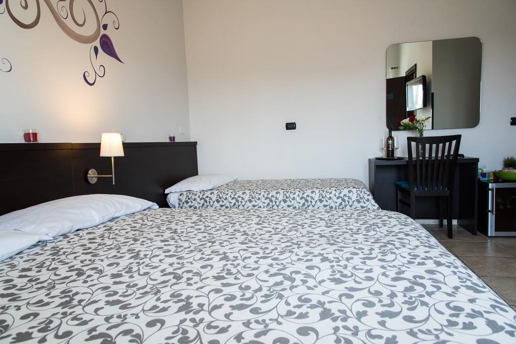 Guest House Park Valmontone Bagian luar foto