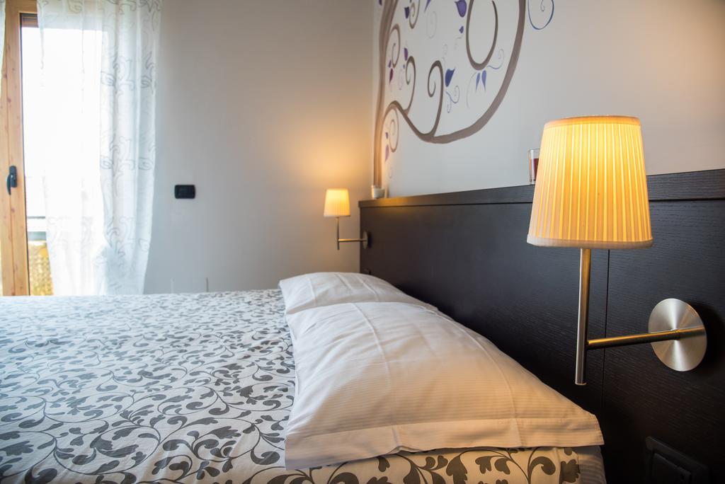 Guest House Park Valmontone Bagian luar foto