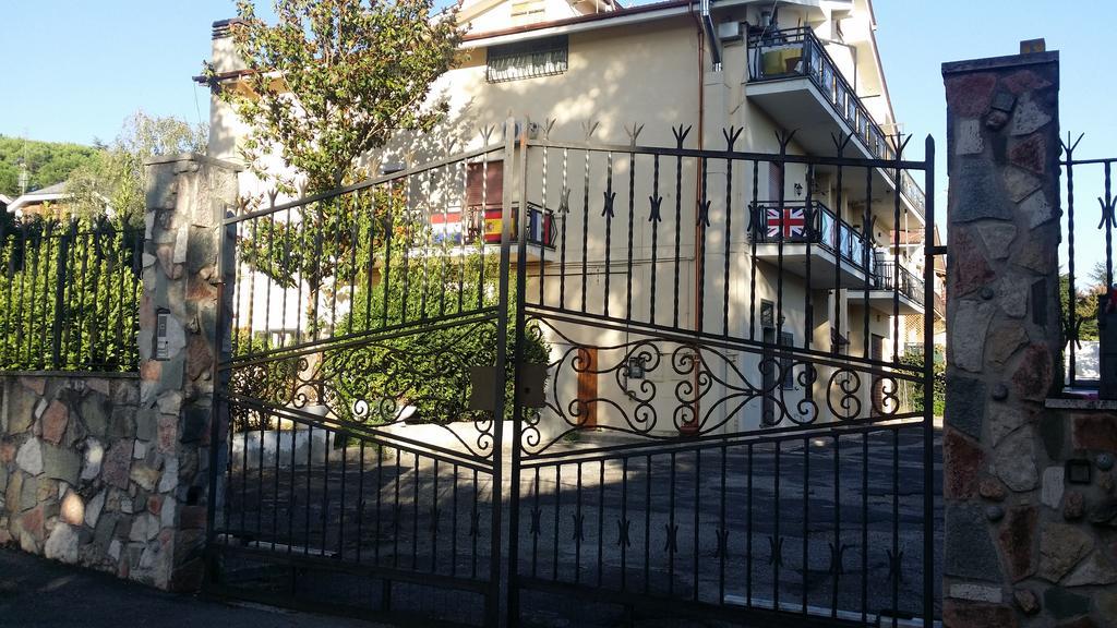 Guest House Park Valmontone Bagian luar foto