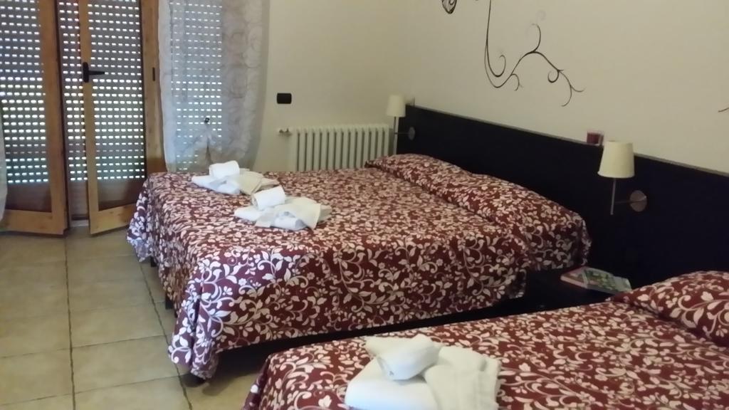 Guest House Park Valmontone Bagian luar foto