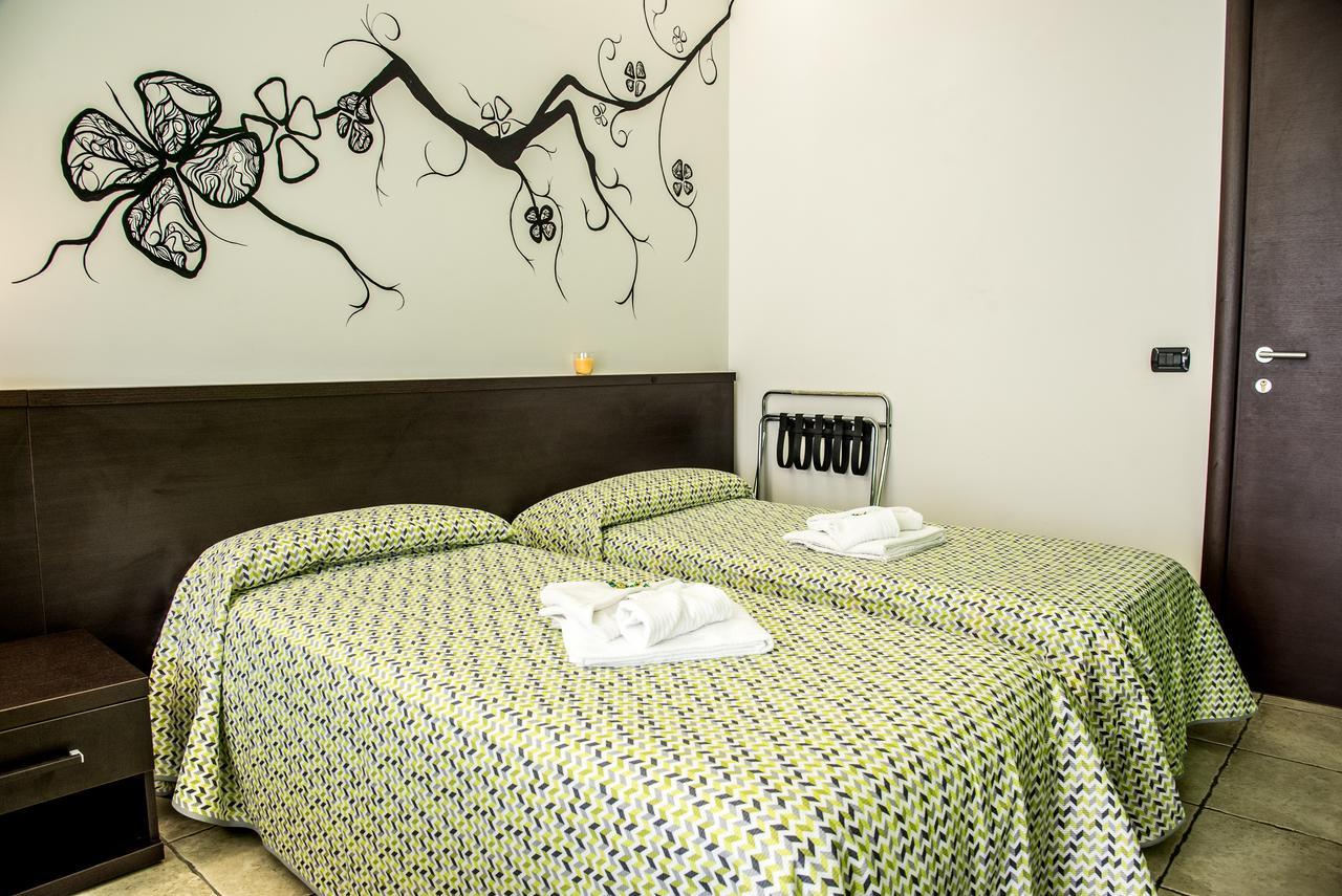 Guest House Park Valmontone Bagian luar foto