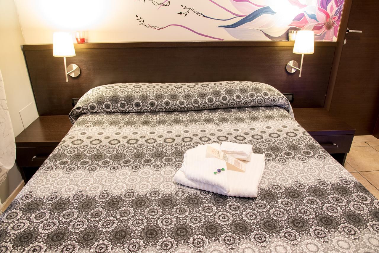 Guest House Park Valmontone Bagian luar foto
