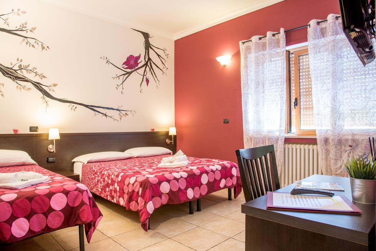 Guest House Park Valmontone Bagian luar foto