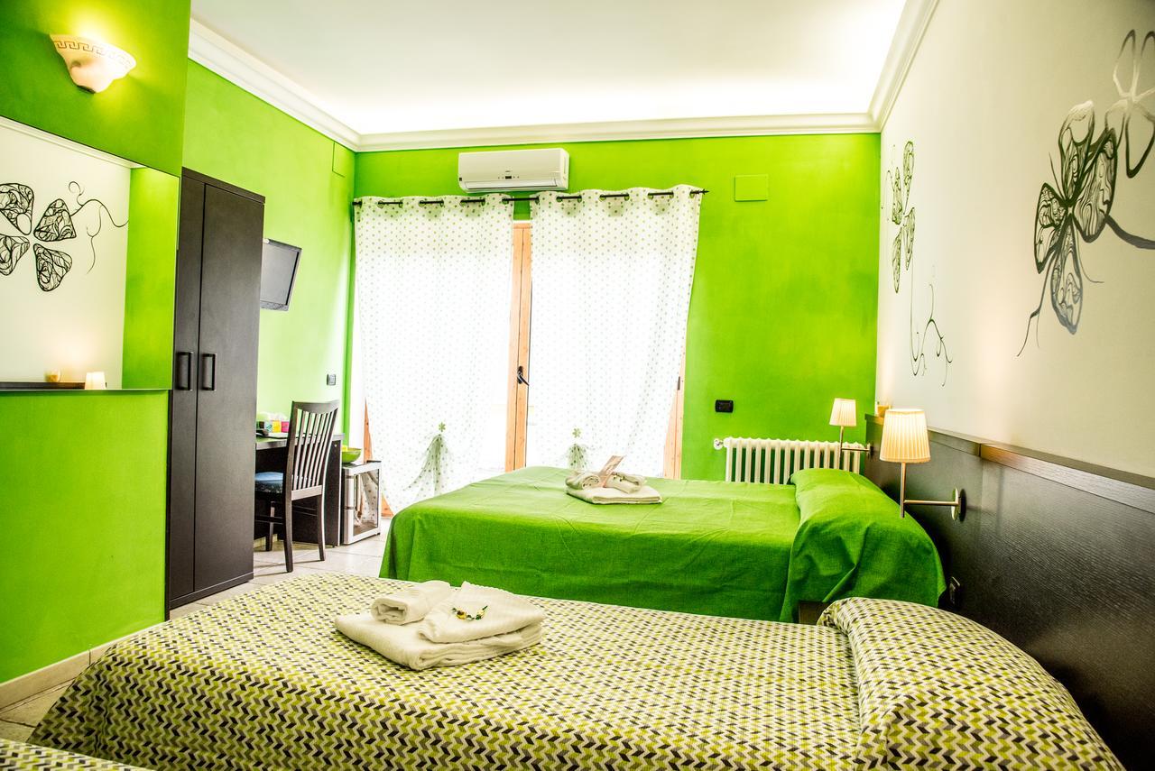 Guest House Park Valmontone Bagian luar foto
