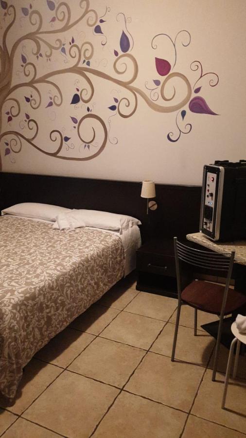 Guest House Park Valmontone Bagian luar foto